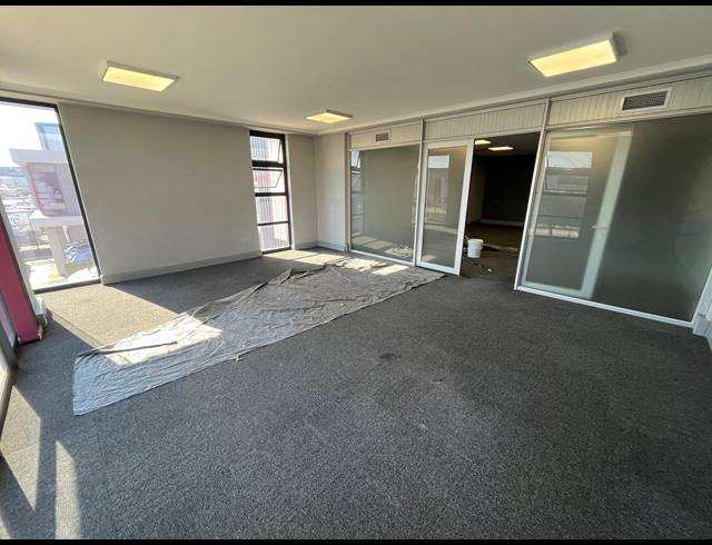 342M² WAREHOUSE TO LET IN STIKLAND INDUSTRIAL